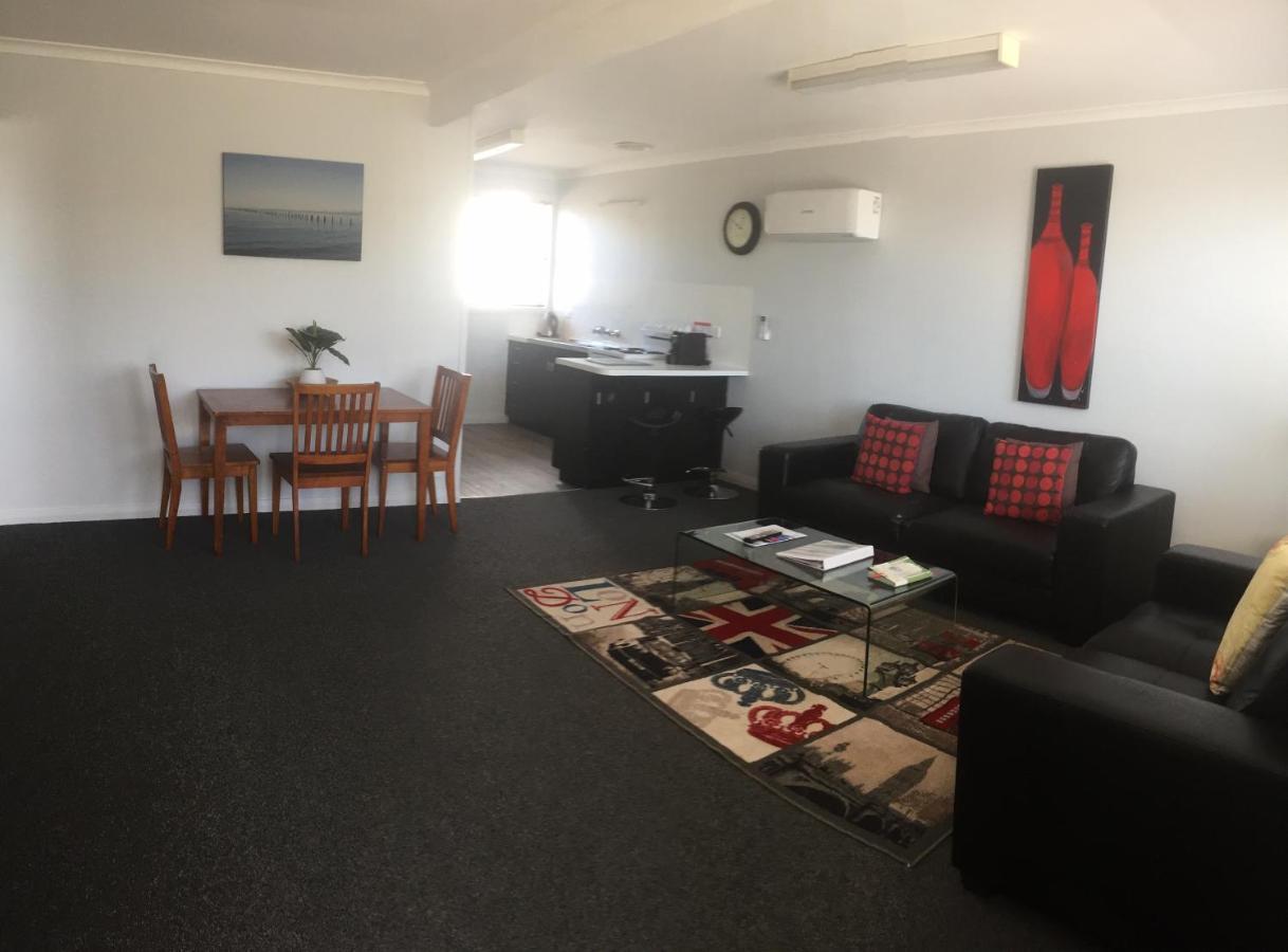Old Pier Apartments 브리드포트 외부 사진