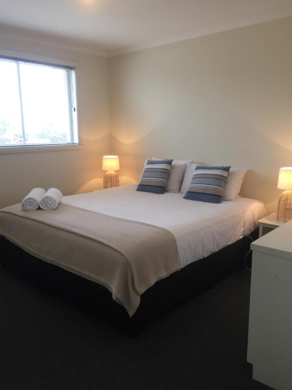 Old Pier Apartments 브리드포트 외부 사진